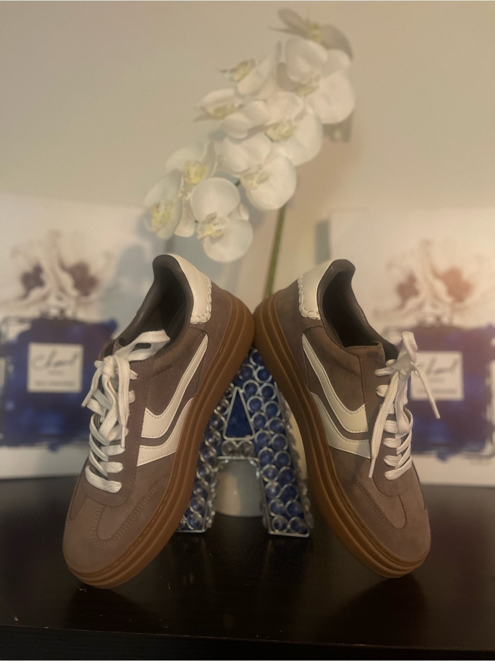Steve Madden Taupe Leather Low-Top Sneaker with White Laces - Picture 2 of 10